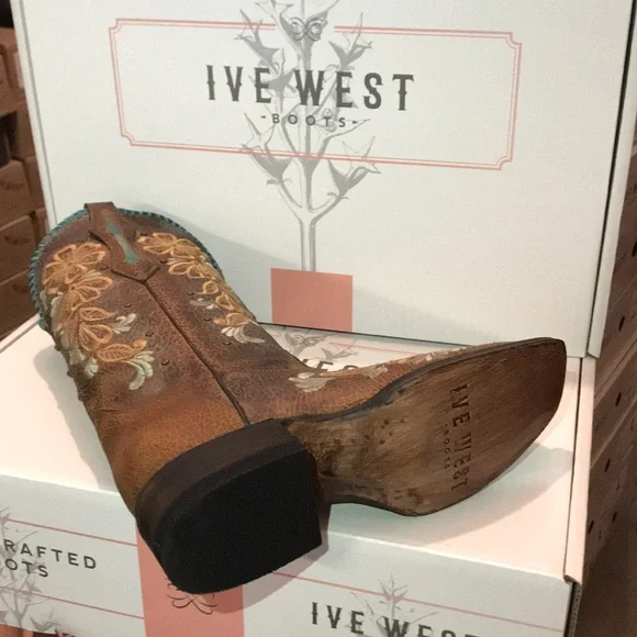 IVE WEST- Debra Cuadrada cowgirl Western fashion - Picture 3 of 7